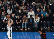 开云体育-雄鹿险胜国王，布伦森点燃赛场的简单介绍