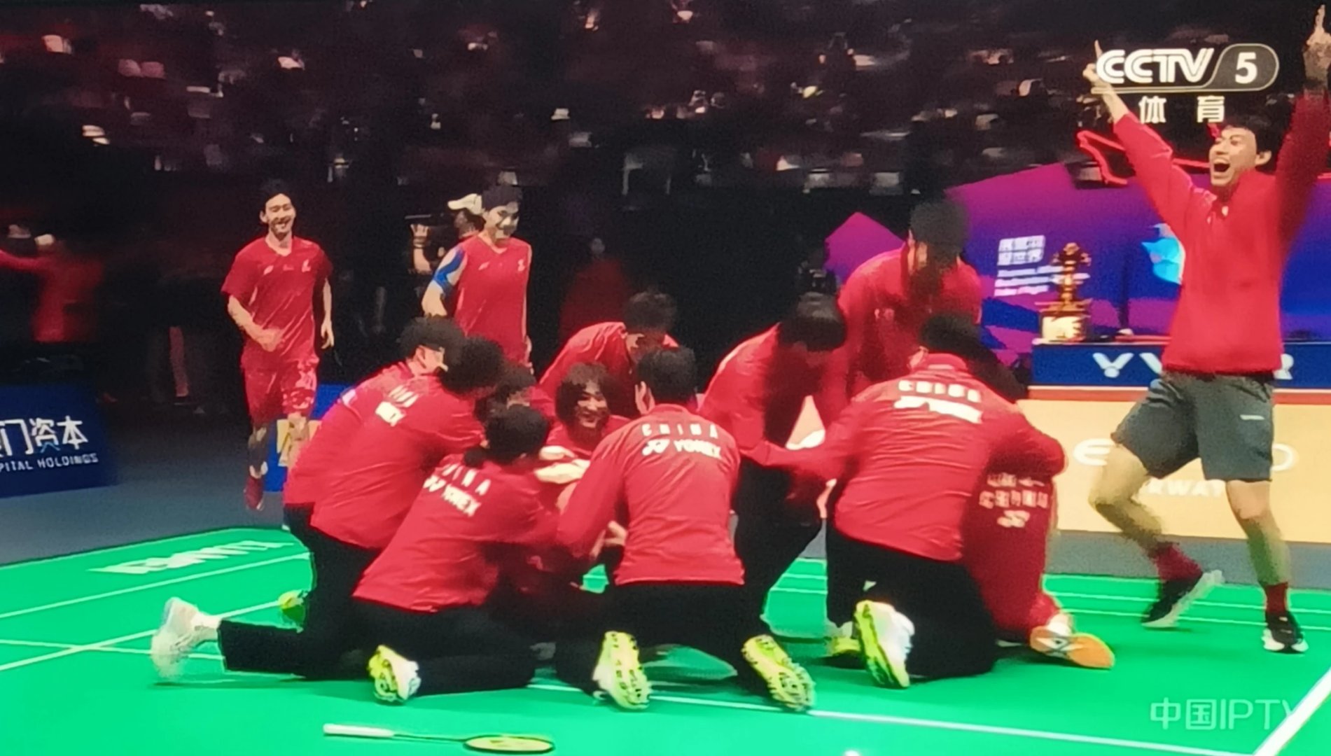 展现团队合作精神的球队获胜比赛 展现团队合作精神的球队获胜比赛