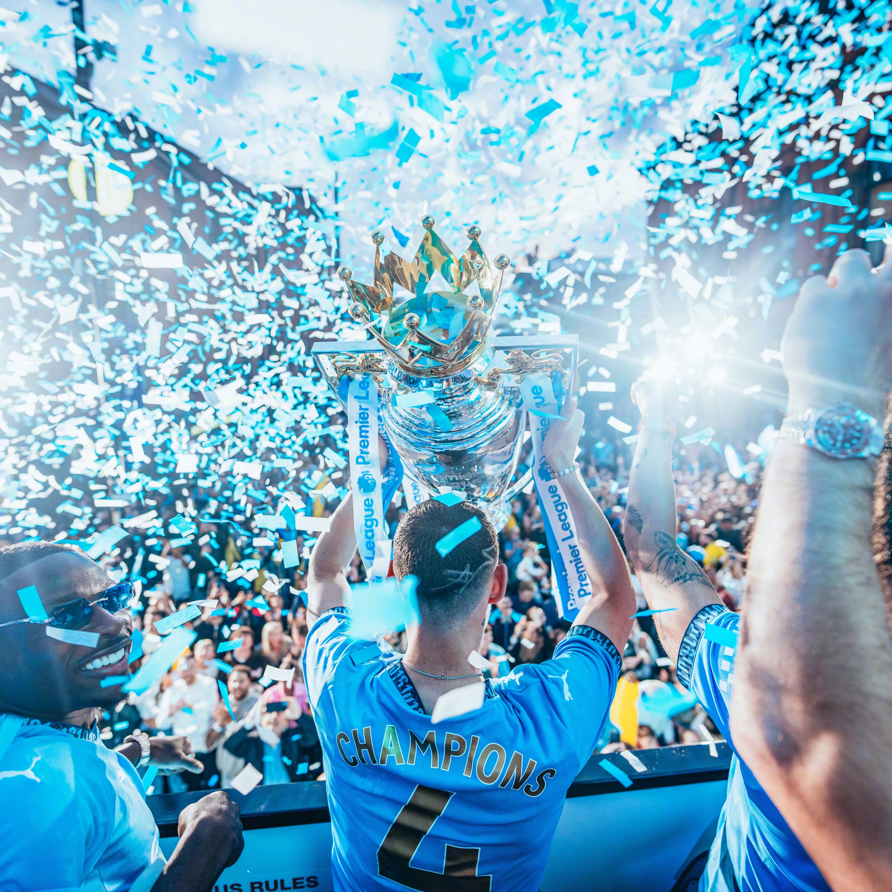 关于曼城逆转战胜对手，保持不败战绩的信息