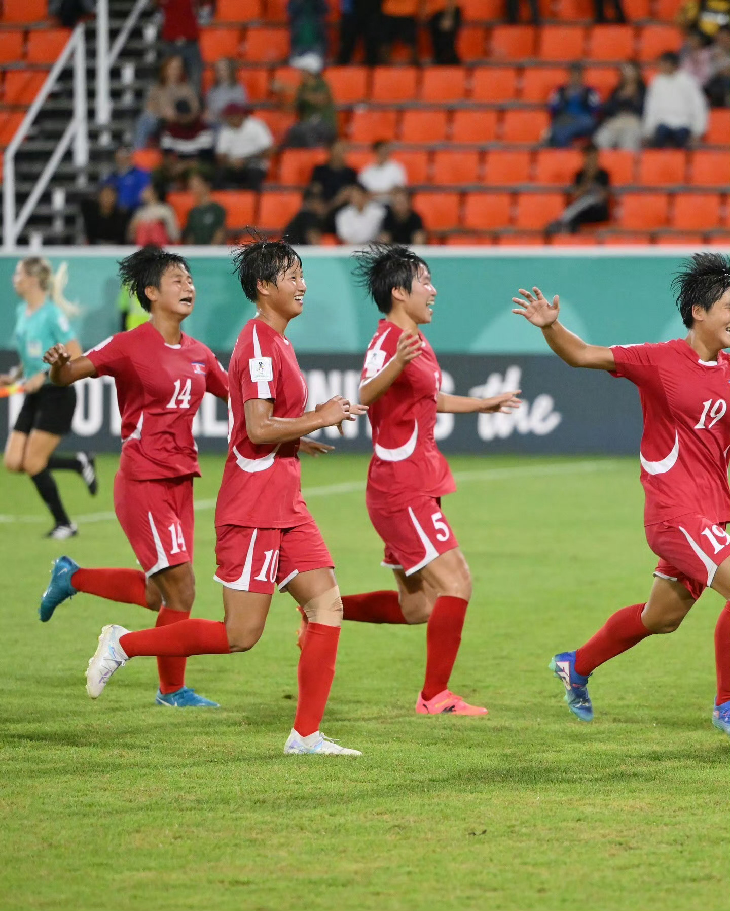 美国女足战胜对手,晋级国际锦标赛半决赛 美国女足战胜对手,晋级国际锦标赛半决赛