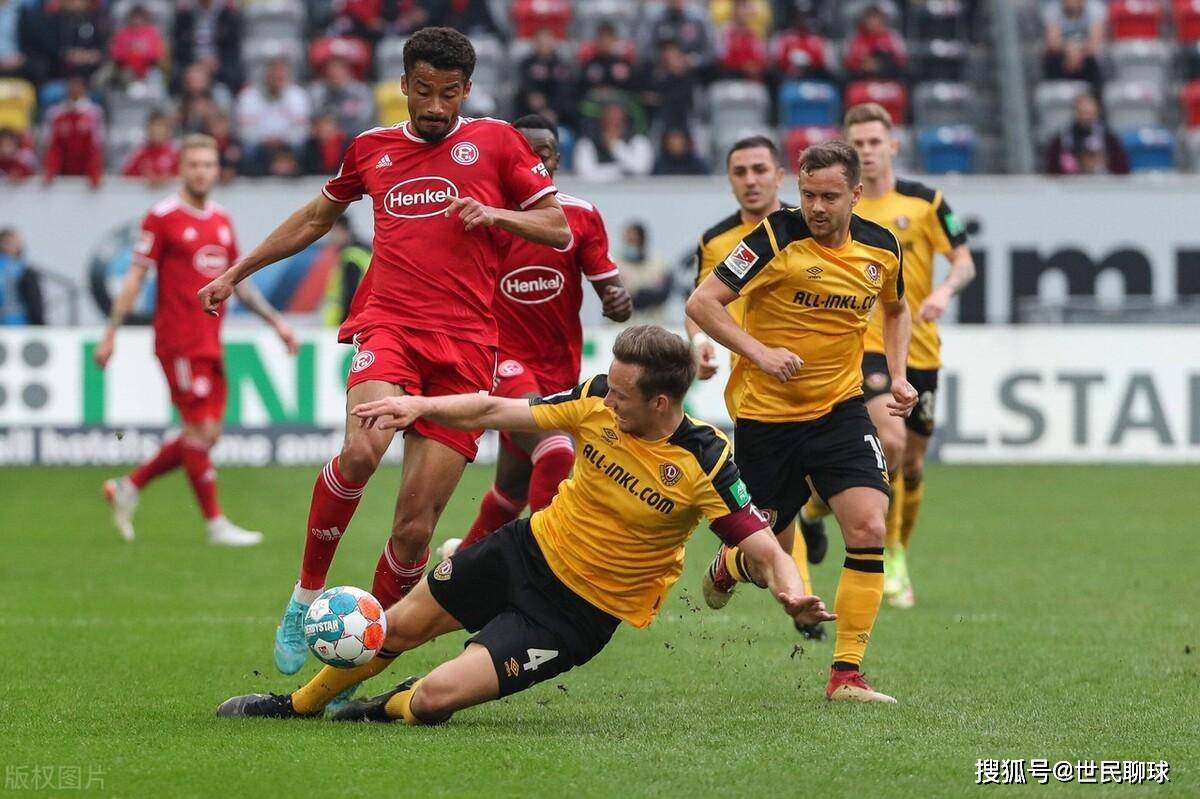 包含德国足球甲级别联赛球员为即将到来的比赛训练的词条 包含德国足球甲级别联赛球员为即将到来的比赛训练的词条