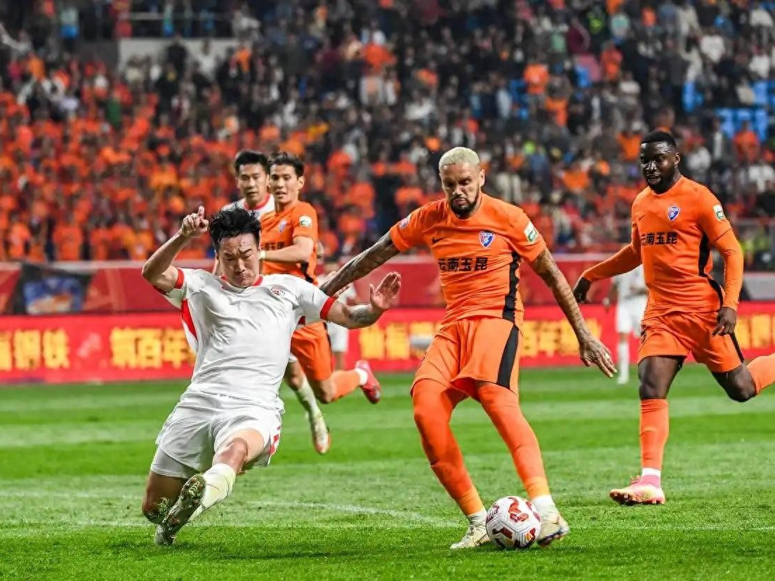 包含足球盛事阵容实力悬殊，精彩对决即将上演的词条