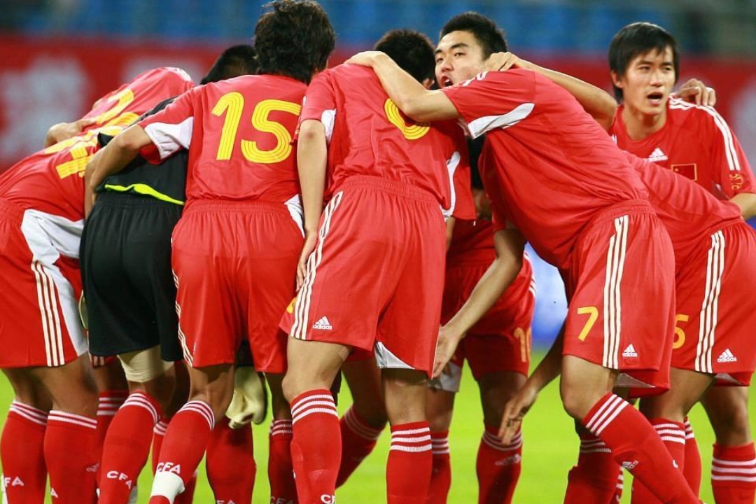 一轮热血足坛大战，大连一方大胜对手