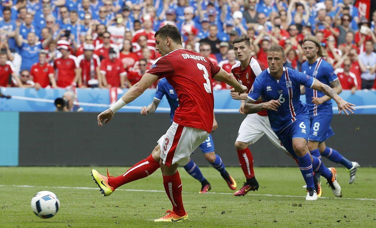 英格兰碾压丹麦,埃尔林送出助攻 英格兰碾压丹麦,埃尔林送出助攻