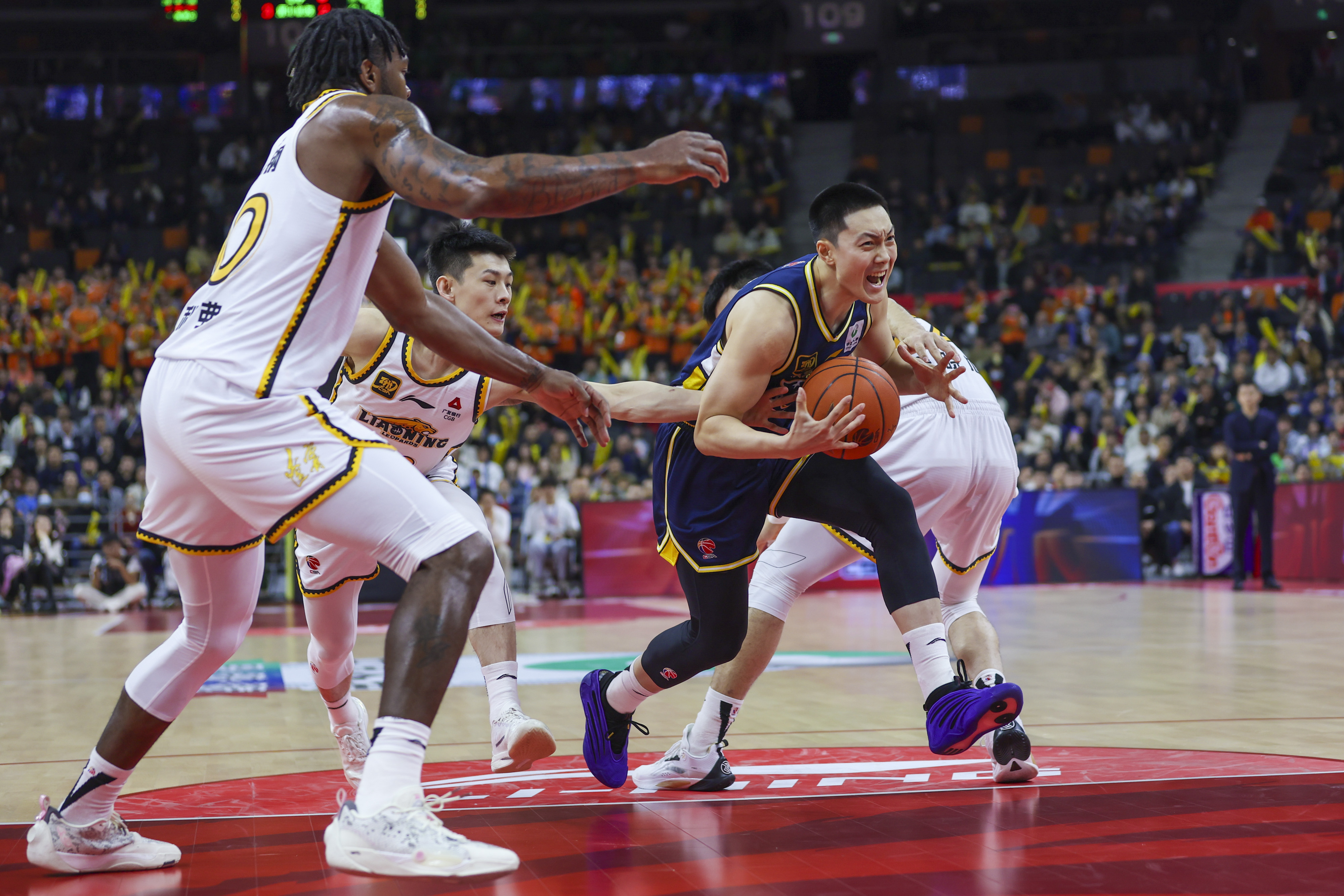 广东队鏖战湖人,锡安高光表现的简单介绍 广东队鏖战湖人,锡安高光表现的简单介绍