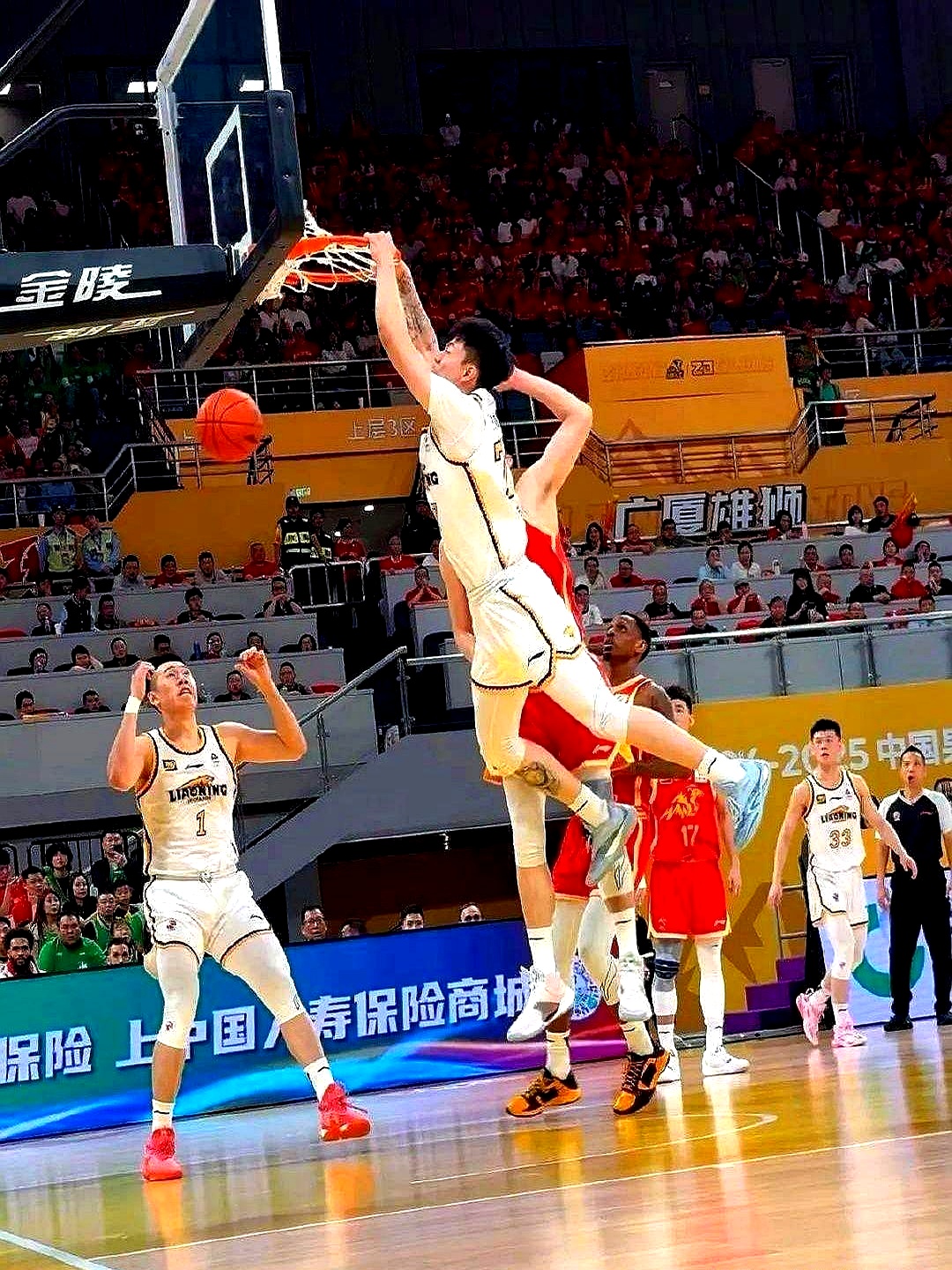 76人鏖战湖人，张镇麟点燃赛场