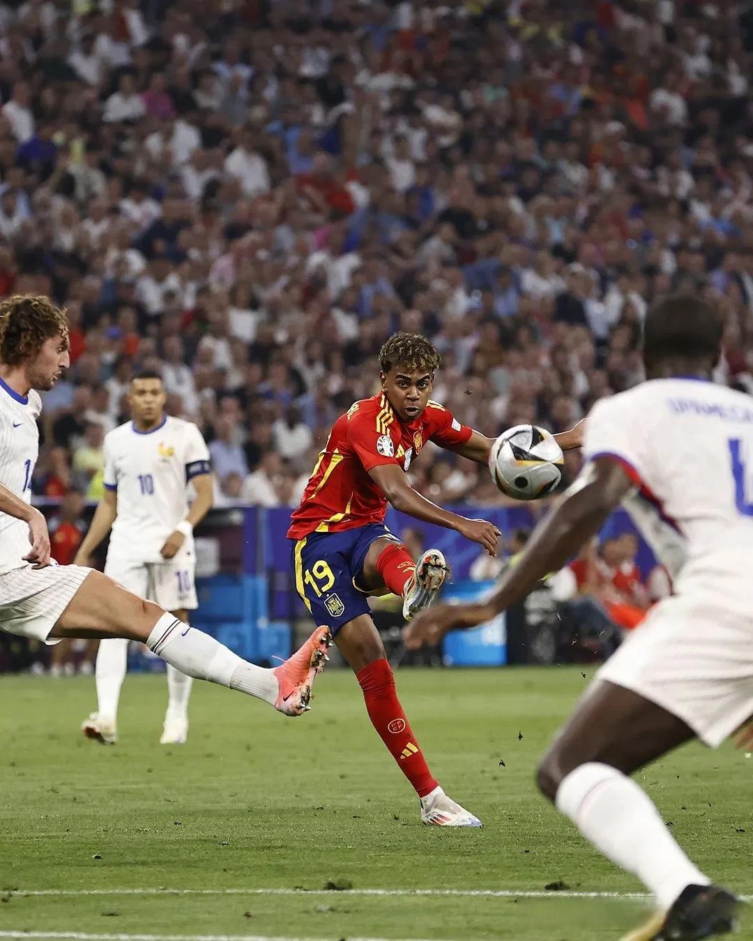 法国队完胜葡萄牙队，马龙关键制胜