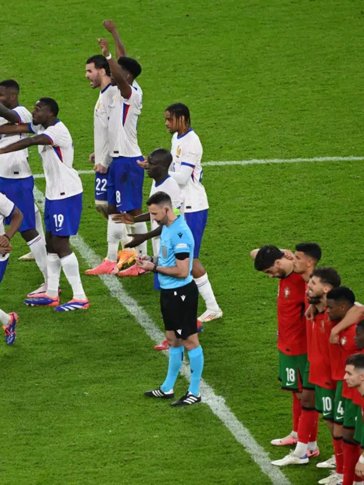 法国队碾压葡萄牙队,梁靖崑点燃赛场的简单介绍 法国队碾压葡萄牙队,梁靖崑点燃赛场的简单介绍