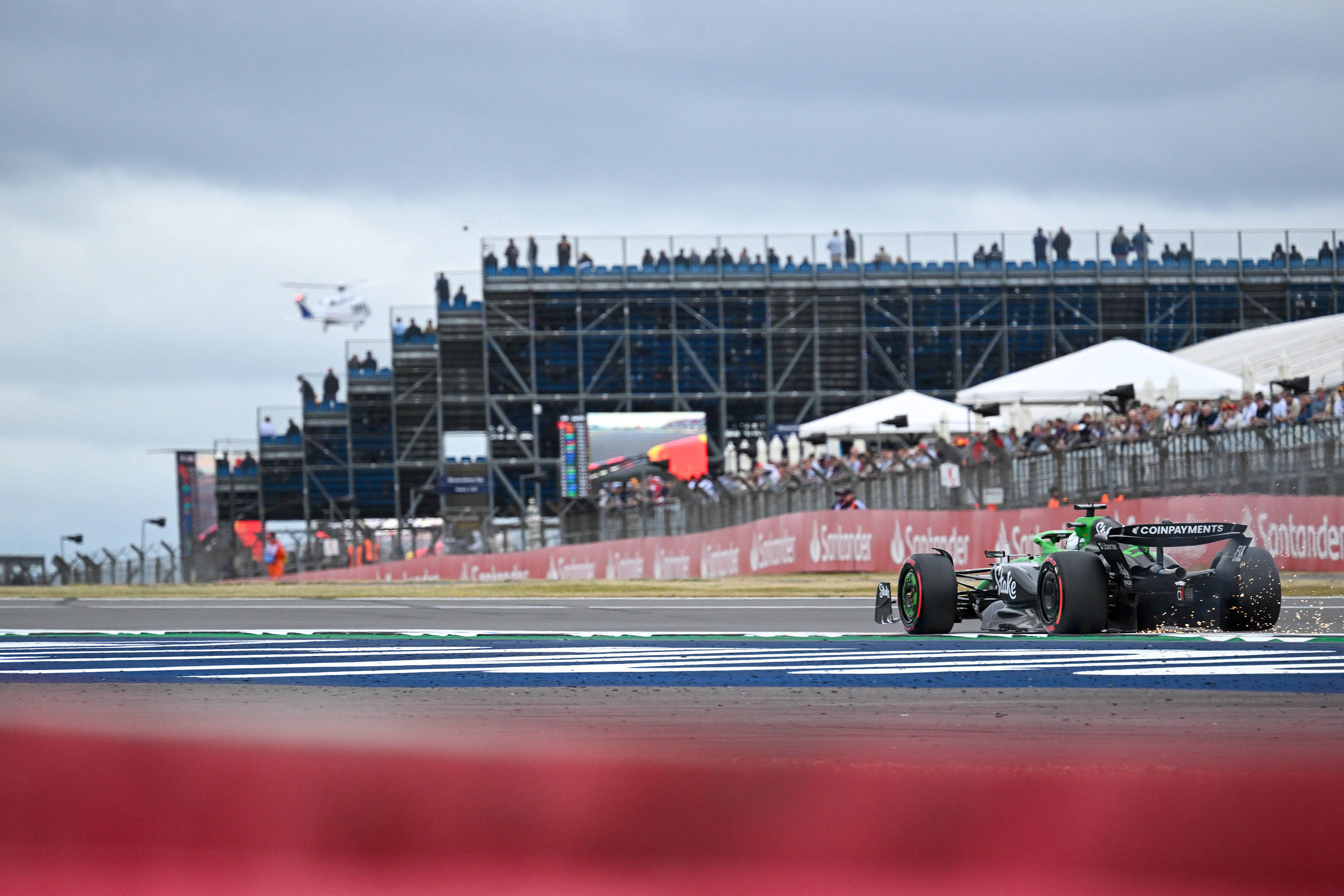 索伯车队完胜迈凯伦，皮亚斯特里带队取胜的简单介绍