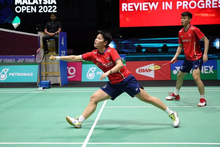 包含泰国队鏖战印度队，郑思维关键制胜的词条