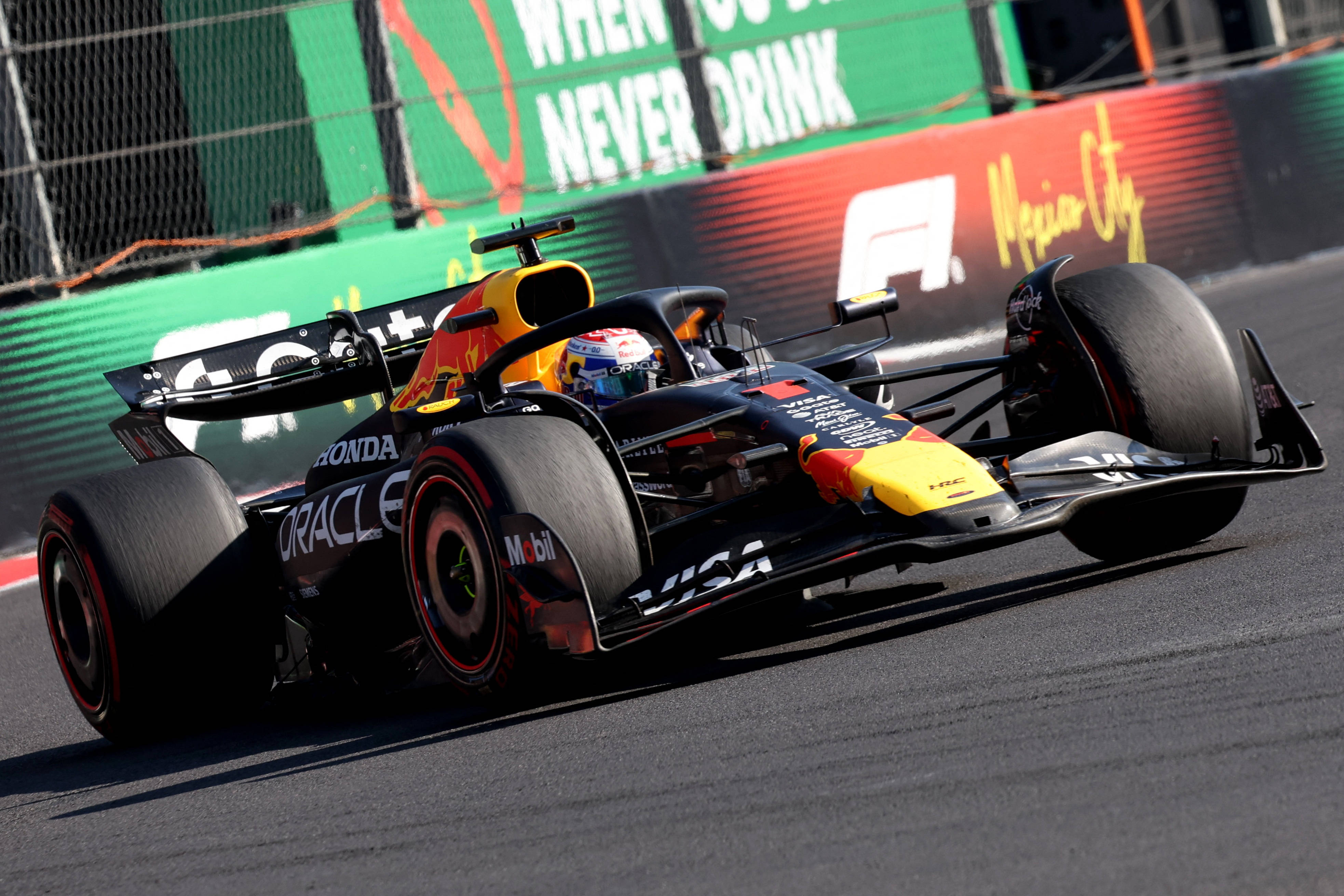 包含阿斯顿马丁力克红牛车队,诺里斯状态火热的词条 包含阿斯顿马丁力克红牛车队,诺里斯状态火热的词条