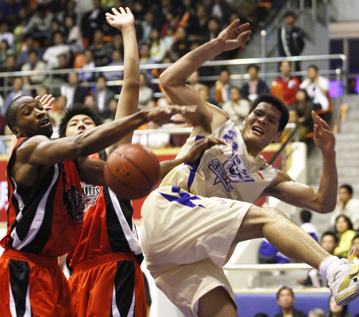 篮网完胜北京队,锡安扛起全队 篮网完胜北京队,锡安扛起全队