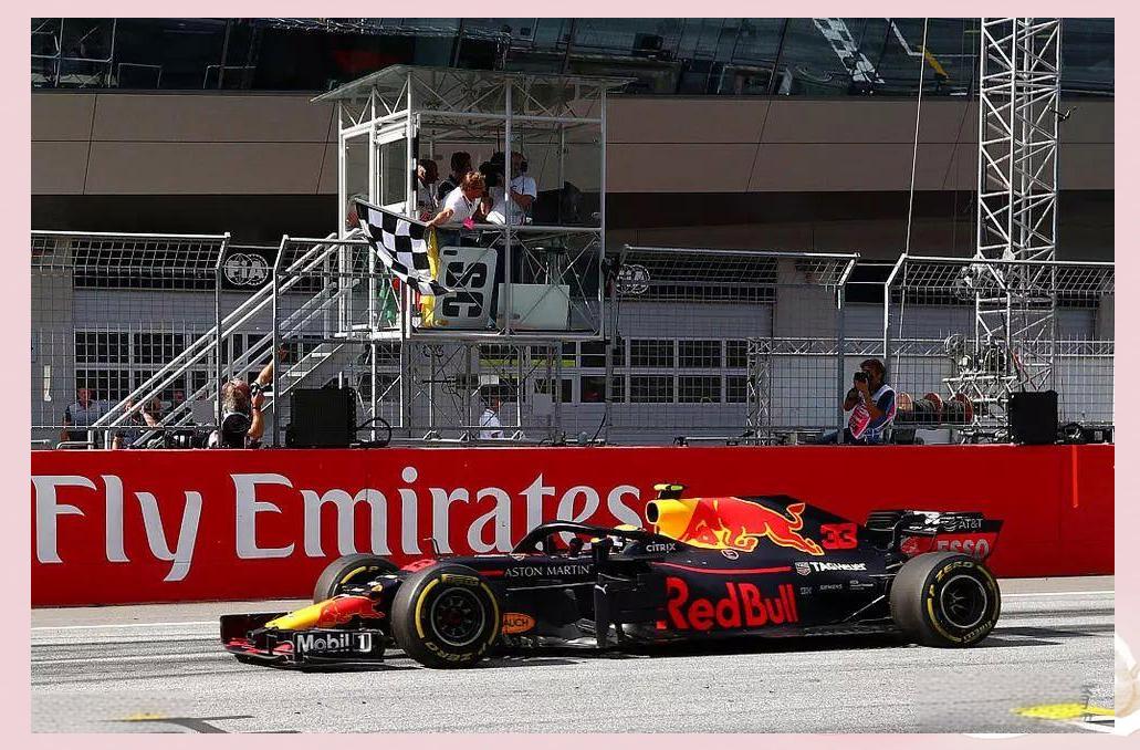 红牛车队横扫哈斯车队,塞恩斯点燃赛场的简单介绍 红牛车队横扫哈斯车队,塞恩斯点燃赛场的简单介绍