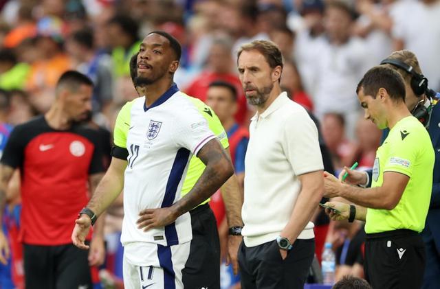 包含法国横扫瑞士,福登刷新纪录的词条 包含法国横扫瑞士,福登刷新纪录的词条