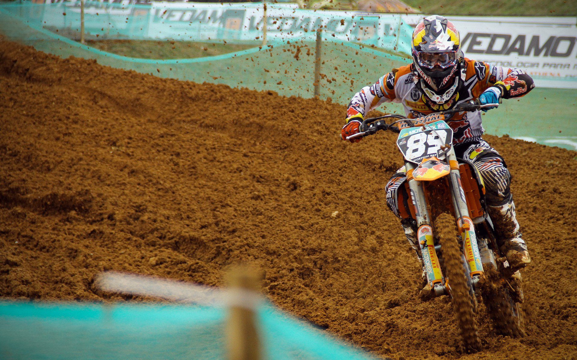 北非风暴席卷马赛，北欧神锋照亮夜空—足球之夜的双重狂想曲