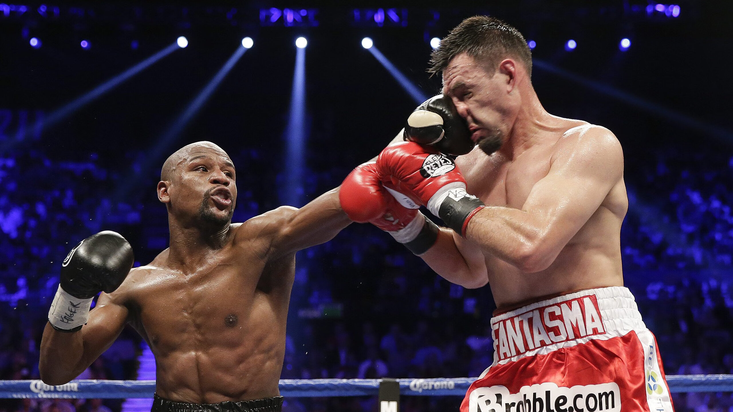 拉亚爆发，那不勒斯生死战擒巴萨，一场定义赛季的逆袭之战