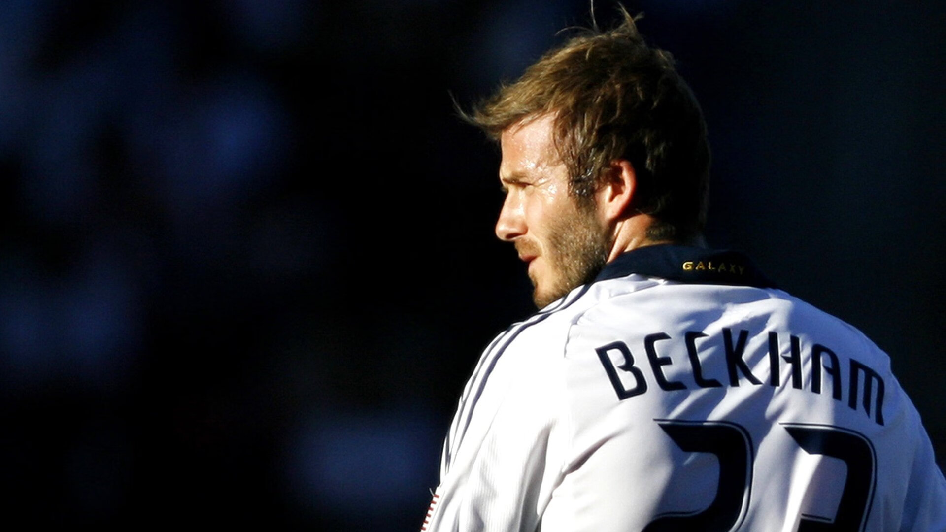 诺坎普之夜，莱万点燃烽火，巴萨险胜利物浦的战术博弈与意志淬炼